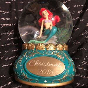 Disney showcase collection Ariel snow globe